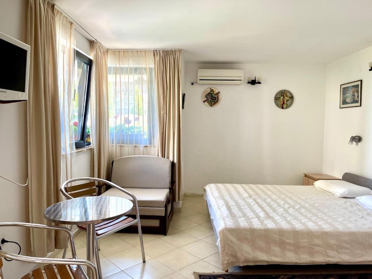 Guest House Daris ソゾポル エクステリア 写真
